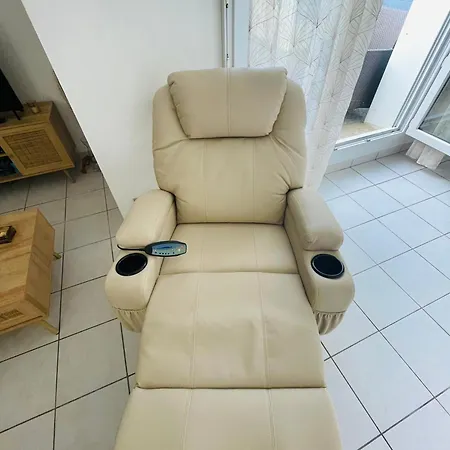 شقة Le Paillette T2 400 M De La *